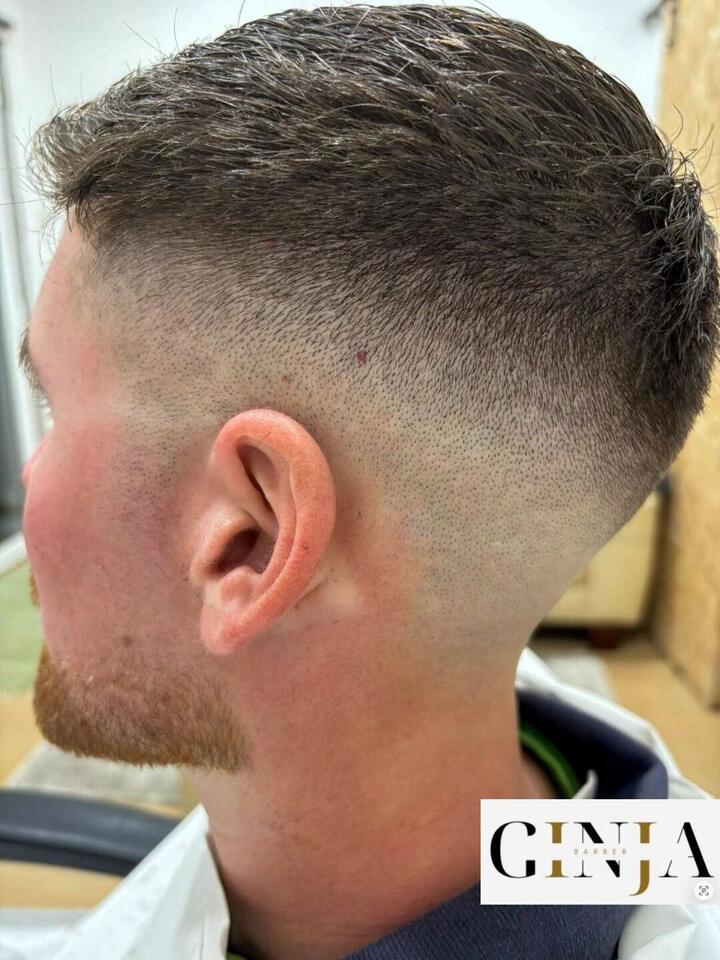 Skin fade alto com barba alinhada, Torres Vedras